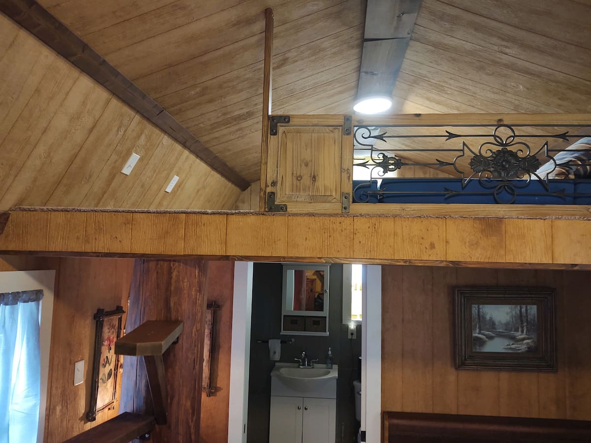 Stephen & Sherry tiny cabin rental in Murphy, NC — photo 7