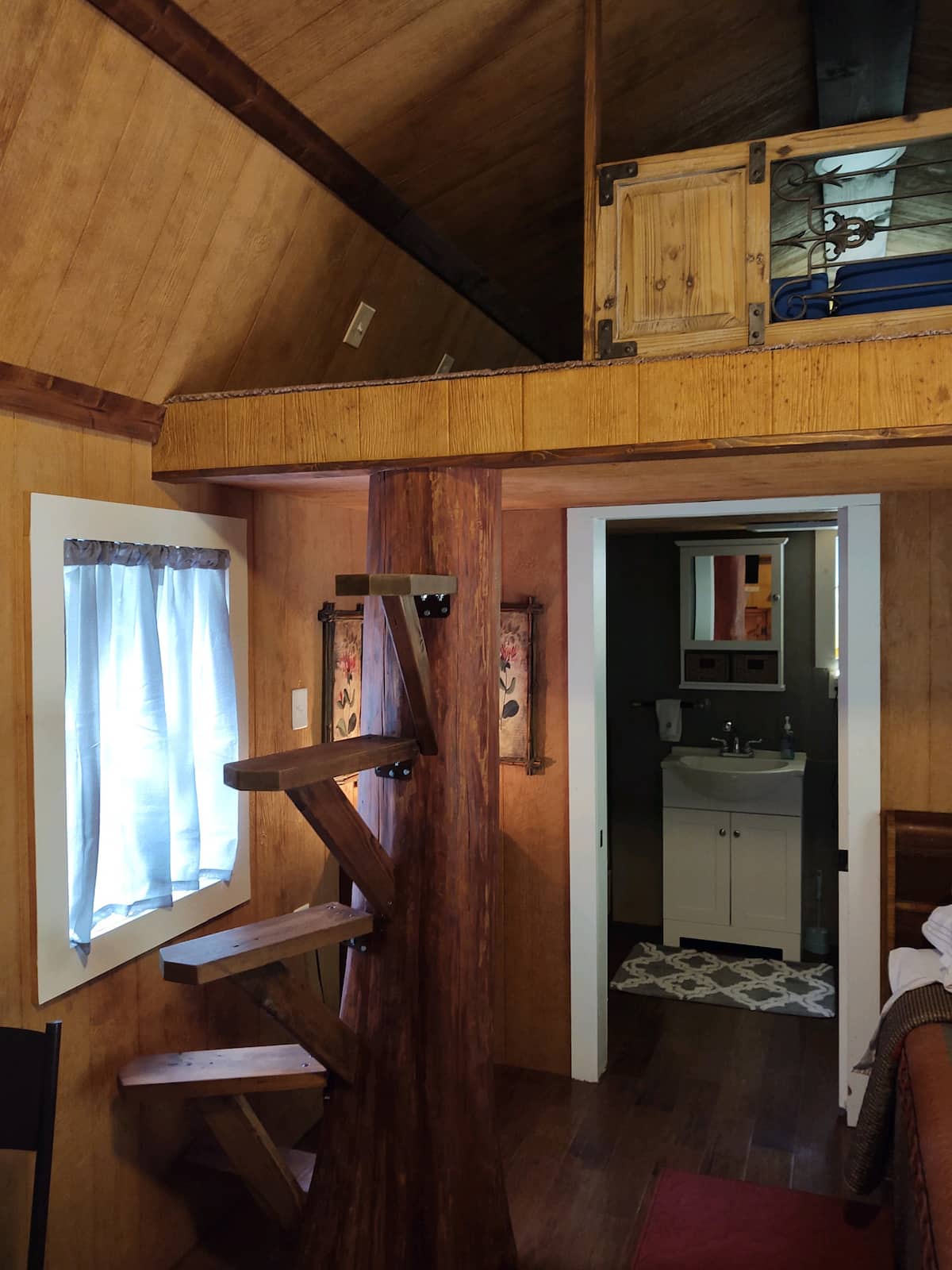 Stephen & Sherry tiny cabin rental in Murphy, NC — photo 8
