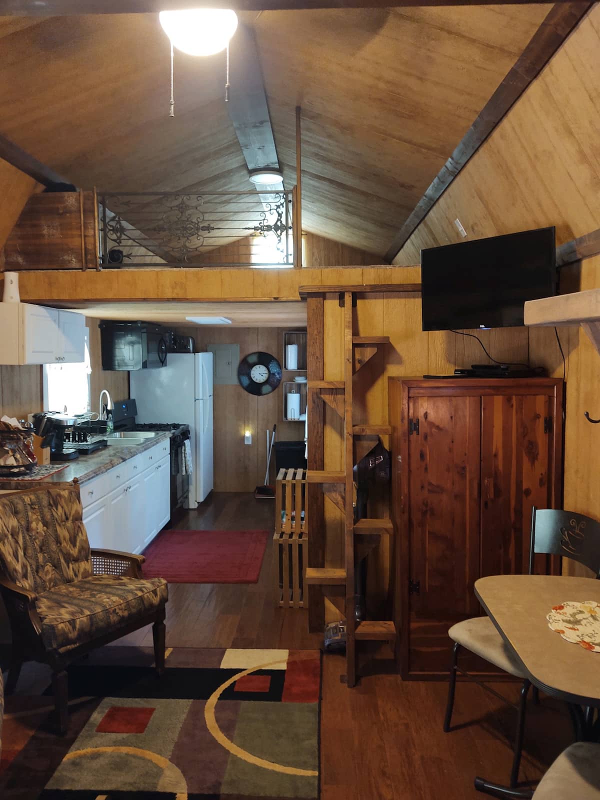 Stephen & Sherry tiny cabin rental in Murphy, NC — photo 9